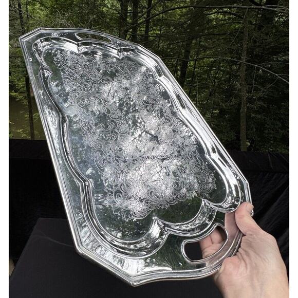 Vintage Wm Rogers silverplate fancy 18”handled serving tray - Picture 4 of 9